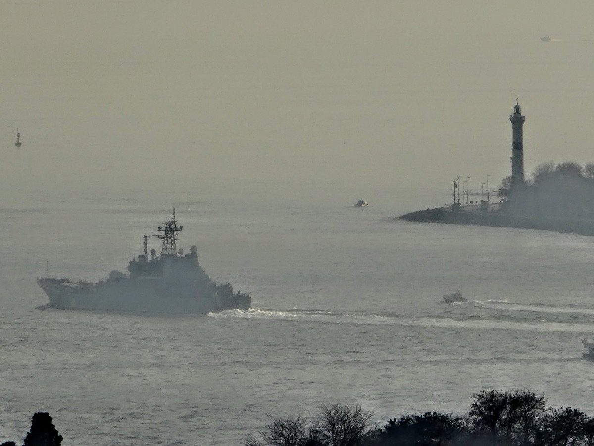 Saturn5_'s tweet photo. Russian large landing ship Tsezar Kunikov made her 3. southbound passage through Istanbul, this hazy gray afternoon. She is the 3 ship to carry cargo to Syria since the start of Turkish operation around Idlip. Photos from big long distance Ca. 3 nm. 😊 #AnotherDayAnotherRopucha https://t.co/y8iFKygTHO