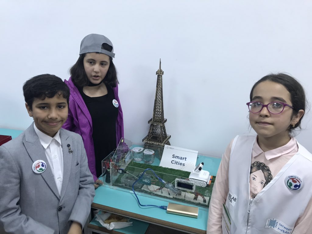 KElmufti's tweet photo. اليوم تعرفت على قدرات رائعة من أطفال في الابتدائي و الإعدادي الفائزين بالمراكز الاولى في مسابقة الروبوتات للمغرب العربي في تونس...جميعهم من ليبيا 😀

عجبتني فيهم طريقة تفكيرهم لحل المشاكل و فهمهم لأساسيات البرمجة.
تحياتي م. فتحية الزوي و جميع فريق  @FablabL  لتدريبهم للمبدعين. https://t.co/XswMMZBNHt