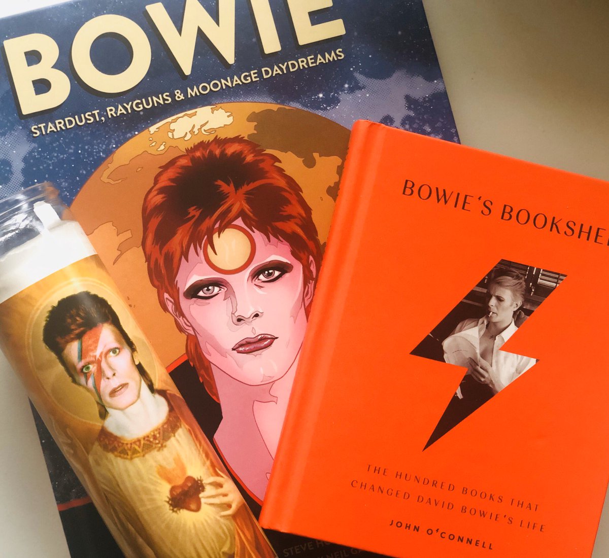 orionlodubyal's tweet photo. Worshipping at my #DavidBowie alter today for inspiration, with Bowie’s Bookshelf by #johnoconnell, Stardust, Rayguns & Moonage Daydreams #michaelallred @tropicalsteve and Ziggy candle by @Illuminidol https://t.co/W8K0845qhq