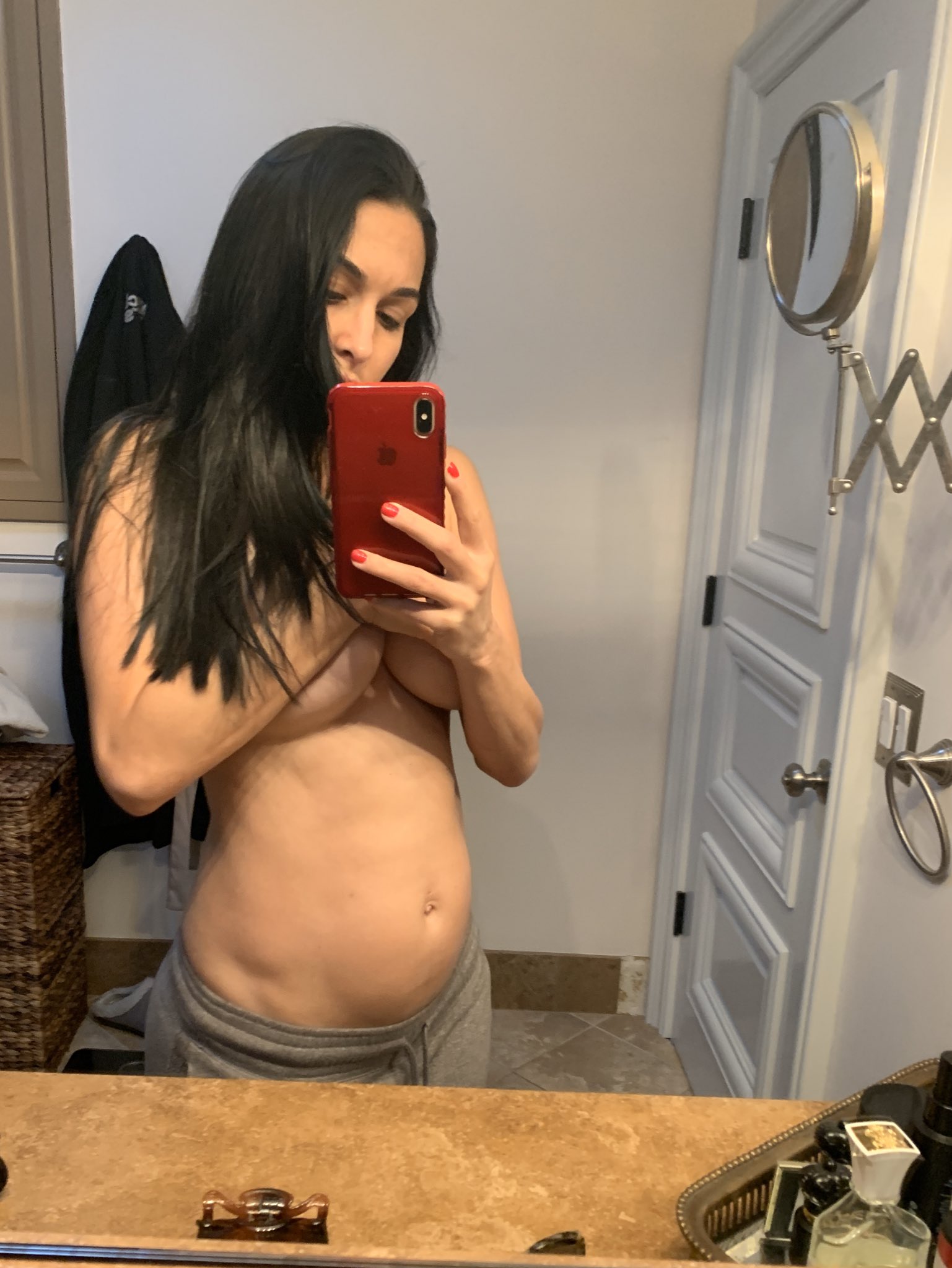 WWE News: Nikki Bella Posts Topless Photos Revealing Body Changes In Pregnancy 2