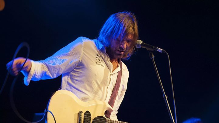 Happy Birthday to Evan Dando, Bostoinite, Lemonhead, stove-aficionado, dude.   