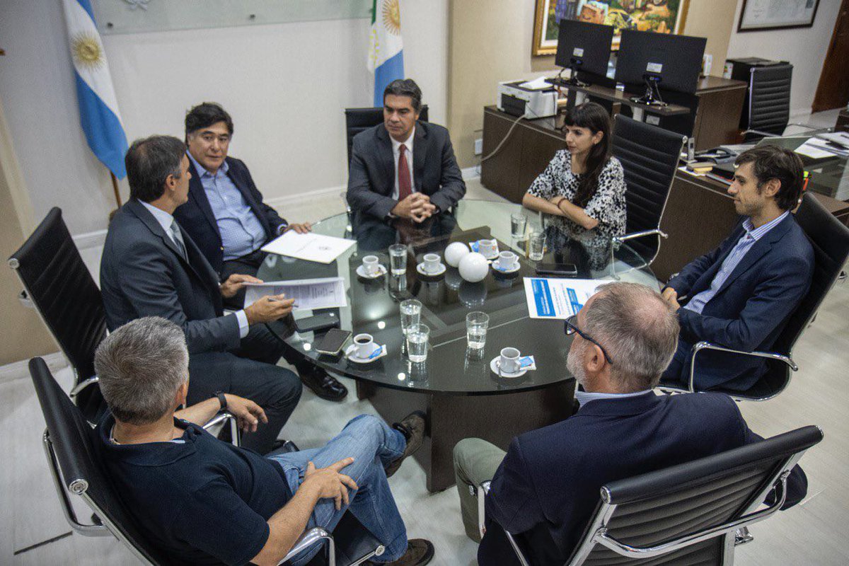 ProcuTesoroAR's tweet photo. El Procurador del Tesoro Dr. Carlos Zannini se reunió con el Gobernador del Chaco @jmcapitanich y la Vicegobernadora @analiarach. Se encuentra en la provincia para participar de la apertura del Programa de Formación en Abogacía del Estado que brindará la #ECAE https://t.co/DuRJjAlS2O