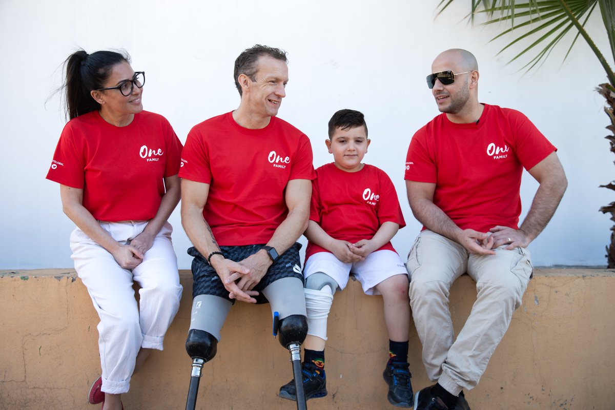 onefamilyglobal's tweet photo. THREAD: Last week, our ambassadors travelled to Turkey to visit our Refugee Fund partner: the National #Syrian  Project for Prosthetic Limbs (#NSPPL). @lailarouass,  @Marathonchamp &amp; @MaherZain were able to experience first-hand the complex process of creating a prosthetic. [1/7] https://t.co/z3CuwKUCMc