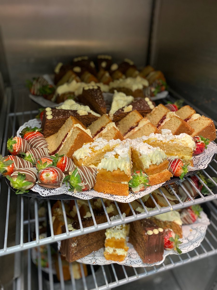 MoulshamHigh's tweet photo. Following our Ofsted inspection, this afternoon Miss Mead is throwing staff a celebratory afternoon tea to thank them for all their hard work. Just look at the amazing cakes our extremely talented chef, Mrs Kapuscinska, has created!! 
#LifeatMHS https://t.co/xTfo29O4ay