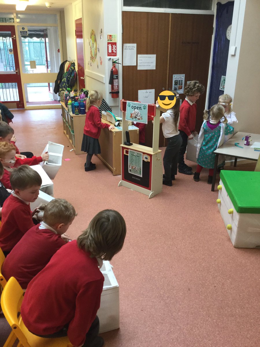 MD_Class1's tweet photo. We have had many sick animals in our vet area today 🙁 but we had an excellent vet and nurse ready to help the animals. SS “We have an appointment tomorrow at 3 o’clock. See you then.” @MD_MrsThompson #MDTopic #MDScience https://t.co/QozlLP2jr7