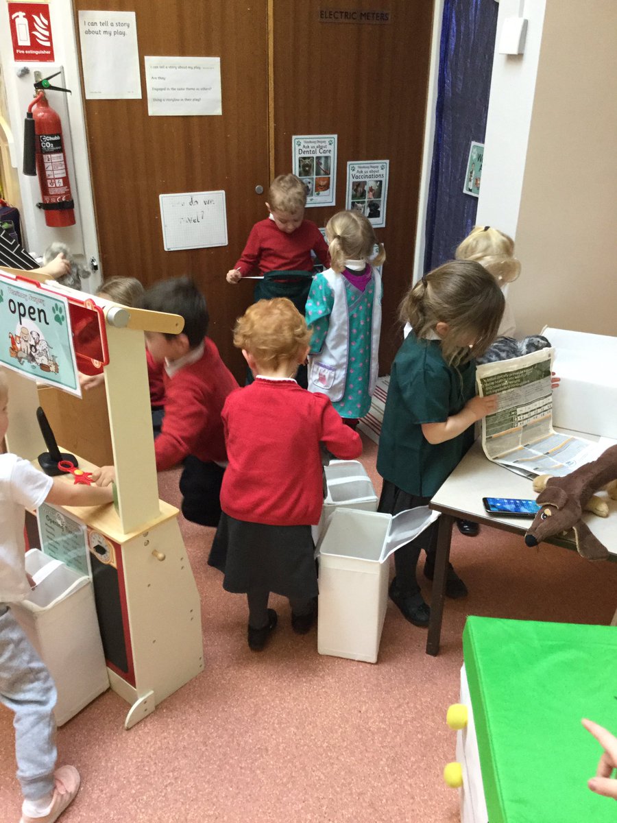 MD_Class1's tweet photo. We have had many sick animals in our vet area today 🙁 but we had an excellent vet and nurse ready to help the animals. SS “We have an appointment tomorrow at 3 o’clock. See you then.” @MD_MrsThompson #MDTopic #MDScience https://t.co/QozlLP2jr7