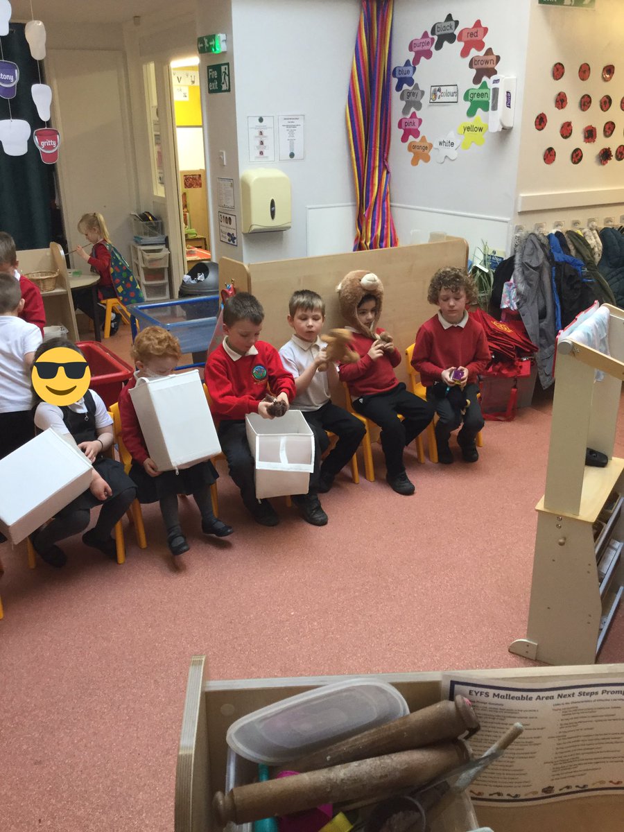 MD_Class1's tweet photo. We have had many sick animals in our vet area today 🙁 but we had an excellent vet and nurse ready to help the animals. SS “We have an appointment tomorrow at 3 o’clock. See you then.” @MD_MrsThompson #MDTopic #MDScience https://t.co/QozlLP2jr7