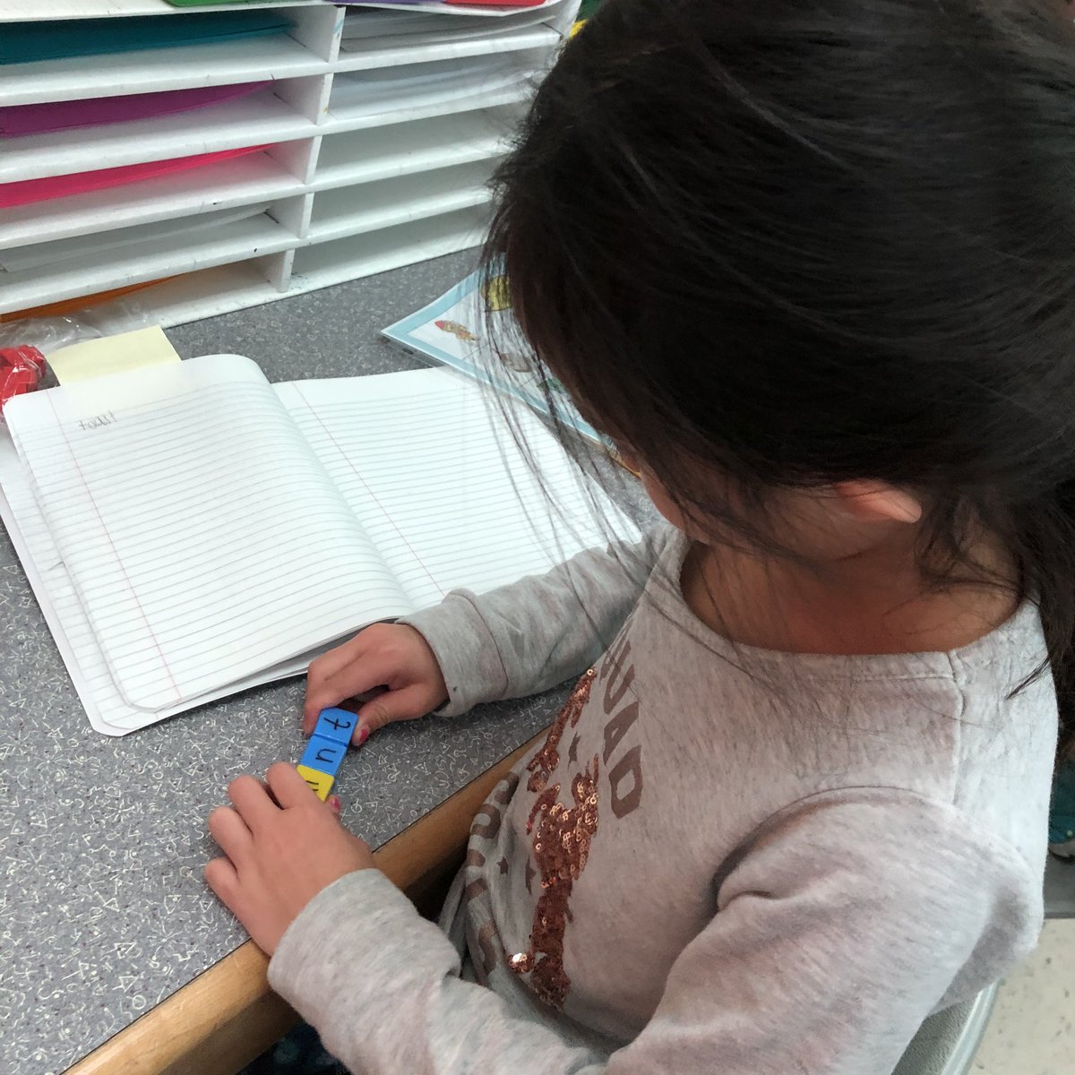 mrsv1stgrade's tweet photo. Word Builders at work! Learning all we can about vowel teams! #fhres20 #wordbuilders #phonicsfun #UOSphonics https://t.co/SISdgbbqrO