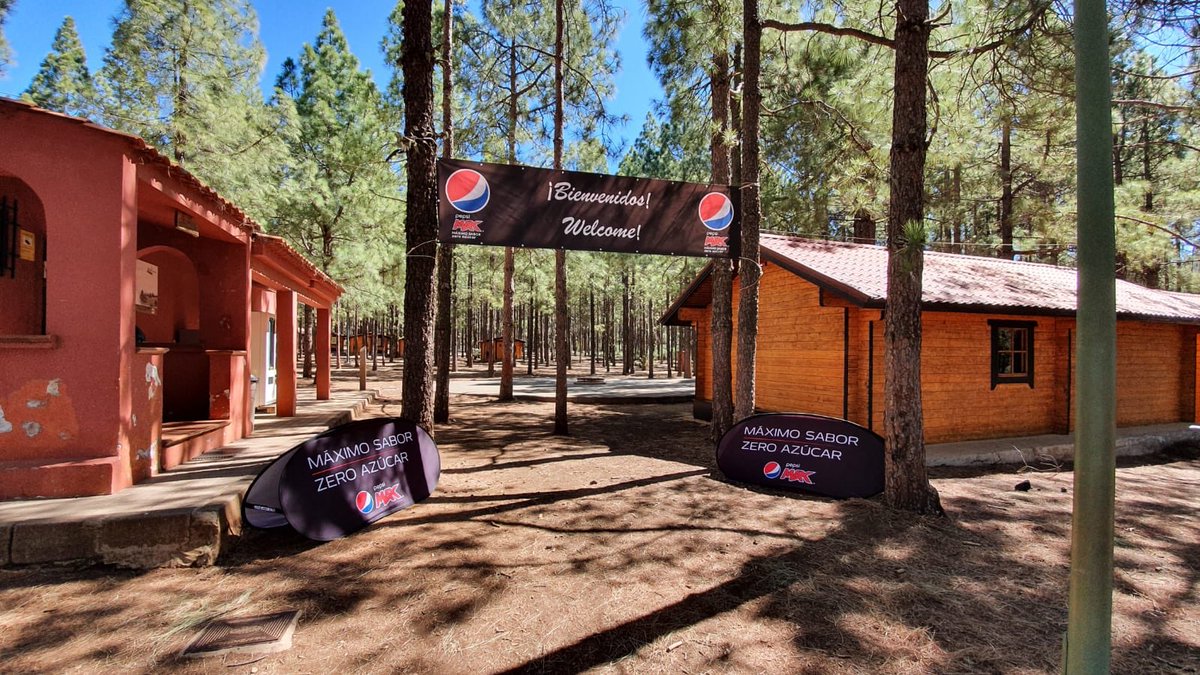 TransGC's tweet photo. Nuestro avituallamiento de @Ahembo El Garañón prácticamente listo😃👏🏽 

¡Qué no les falte de nada a todos los que pasen por aquí! Sobretodo ¡PEPSI!🤪⬇️ https://t.co/auWNe9OOiT