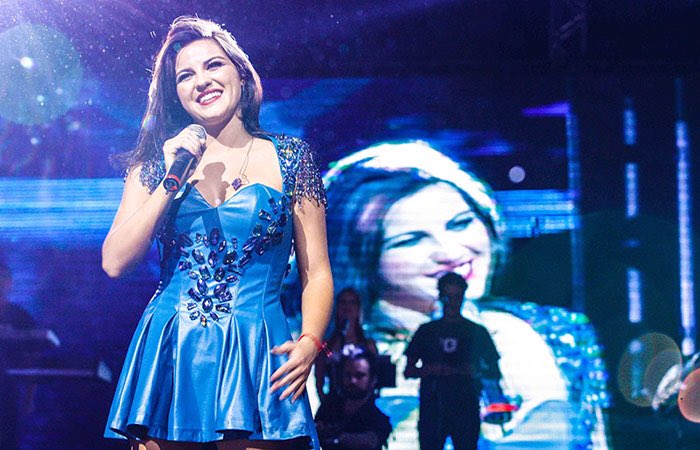 Continuamos con el desafío! #Dia4 #MaiteEnEscenario #DesafioDeAniversario #FelizCumpleMaitePerroni <a href="/MaiteOficial/">Maite Perroni Fan Account</a>