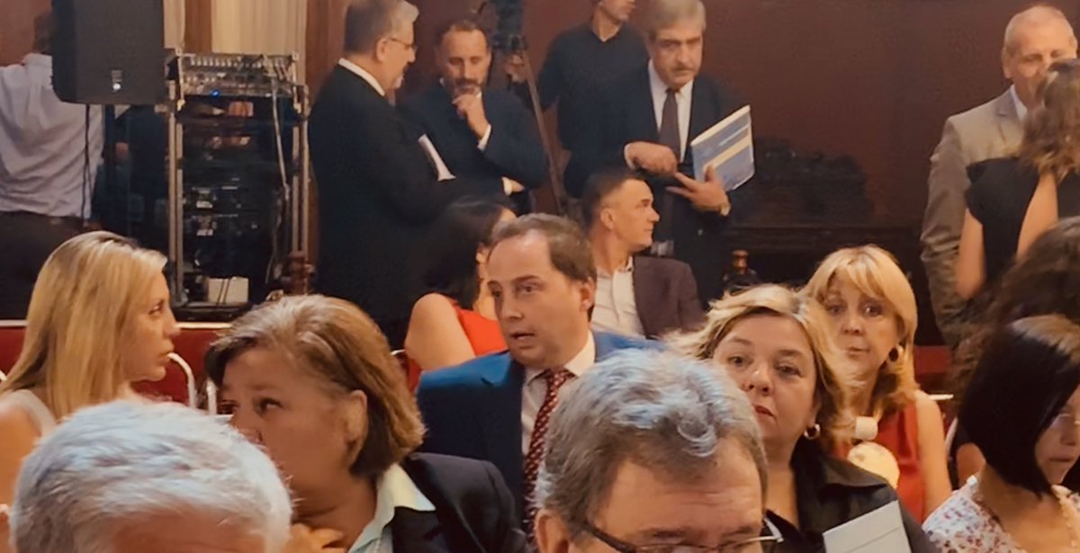 dalmaciomera's tweet photo. Comenzando en el @SenadoArgentina la capacitación con perspectiva de género para funcionarios de acuerdo con la #LeyMicaela https://t.co/BgJZlZVJVo