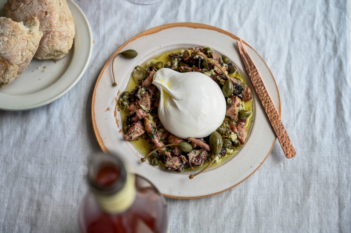 I’ve popped this recipe for Marinated Octopus with Burrata up on my blog - it’s a cheap and cheerful way of enjoying seafood that can be easily jazzed up for a lunch or casual dinner party. 
#GiovannisDeli stocks delicious tinned octopus!

bit.ly/2vrXJYl