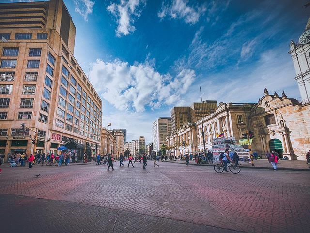 Edwin_Guzman's tweet photo. Recomendaciรณn: ir al centro de Bogotรก y desconectar el ruido de las ventas, el ruido y contaminaciรณn del transporte masivo contemplando solo la arquitectura de la zona. Es realmente hermoso
.
Nikon D7100 con Opteka 6.5mm de @lumencolombia .
#nikon #optekโฆ https://t.co/mcboAwJW9s https://t.co/mgtxN32fcG