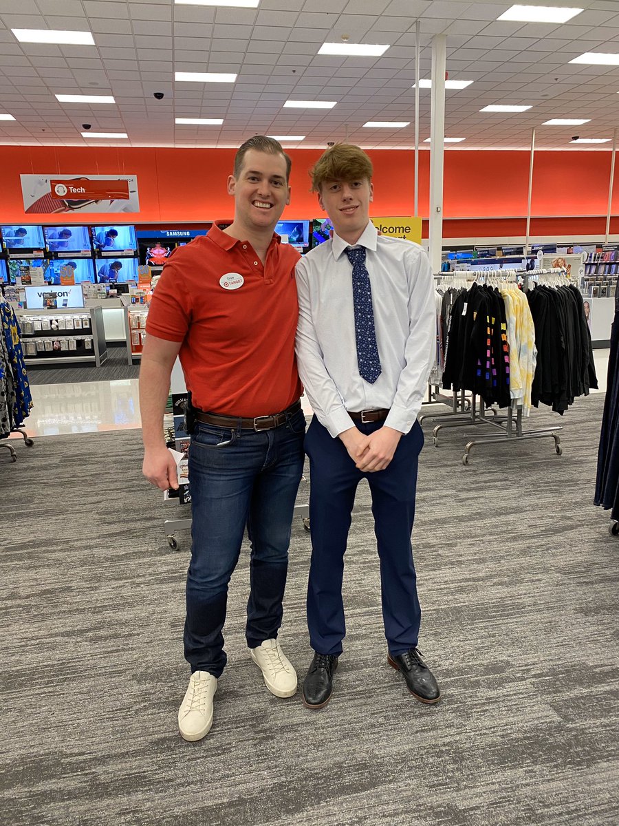 joanna_metzler's tweet photo. STL Drew bringing #JOY to our guest this morning through a little lesson on how to tie a tie!! #T1777 #Target https://t.co/9QWndvGXq1