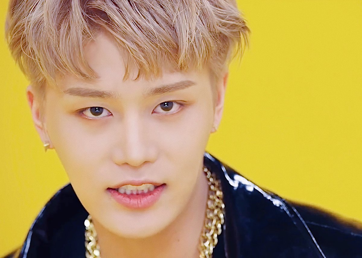 영웅 (英雄; Kick It) MV
#태일 #TAEIL