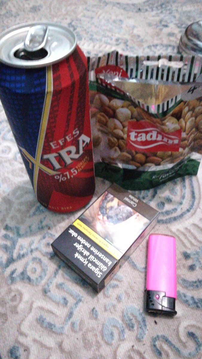 EMalkeeyat's tweet photo. #efesextra @EMalkeeyat 😜🍾🚬 https://t.co/SbVLusj5tI