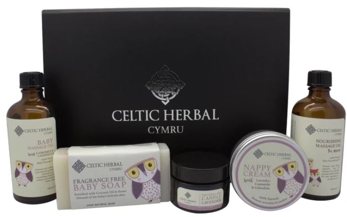 ShopWales2's tweet photo. Take care of you little one with this @CelticHerbal #baby set, all 100% #natural! 🌿 👶🏼

https://t.co/CyKDpXc8pu

#Shop #Cardiff #Wales #welsh #Cymru #shopping #online #gift #present https://t.co/qNjrBFwxl1