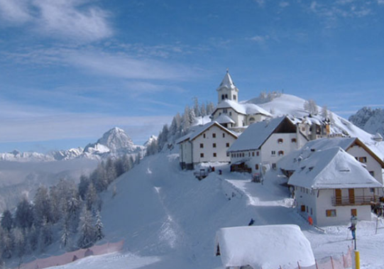 VisitFVG's tweet photo. La neve è tornata protagonista principale nell’inverno delle
montagne del Friuli Venezia Giulia.
Per tutto il mese di marzo skipass gratuito per chi soggiorna anche una sola notte in montagna.

I dettagli delle offerte sono consultabili sul sito:
https://t.co/v38euQX3eJ . https://t.co/cvUpWF40d1