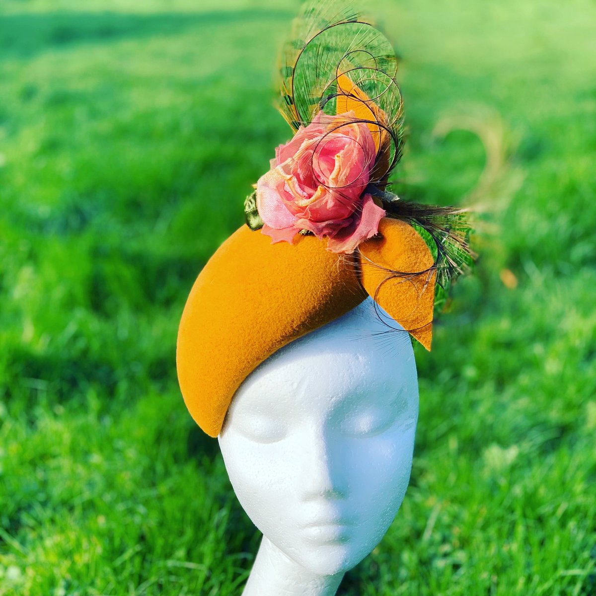 bridgetrobbins3's tweet photo. Gold hat with pink velvet Rose and curled feathers #GOLD #goldhat #milliner #millinery #CheltenhamFestival #Cotswolds #hats #racingstyle #style #couturemillinery #bespoke https://t.co/6sFou3ElQD