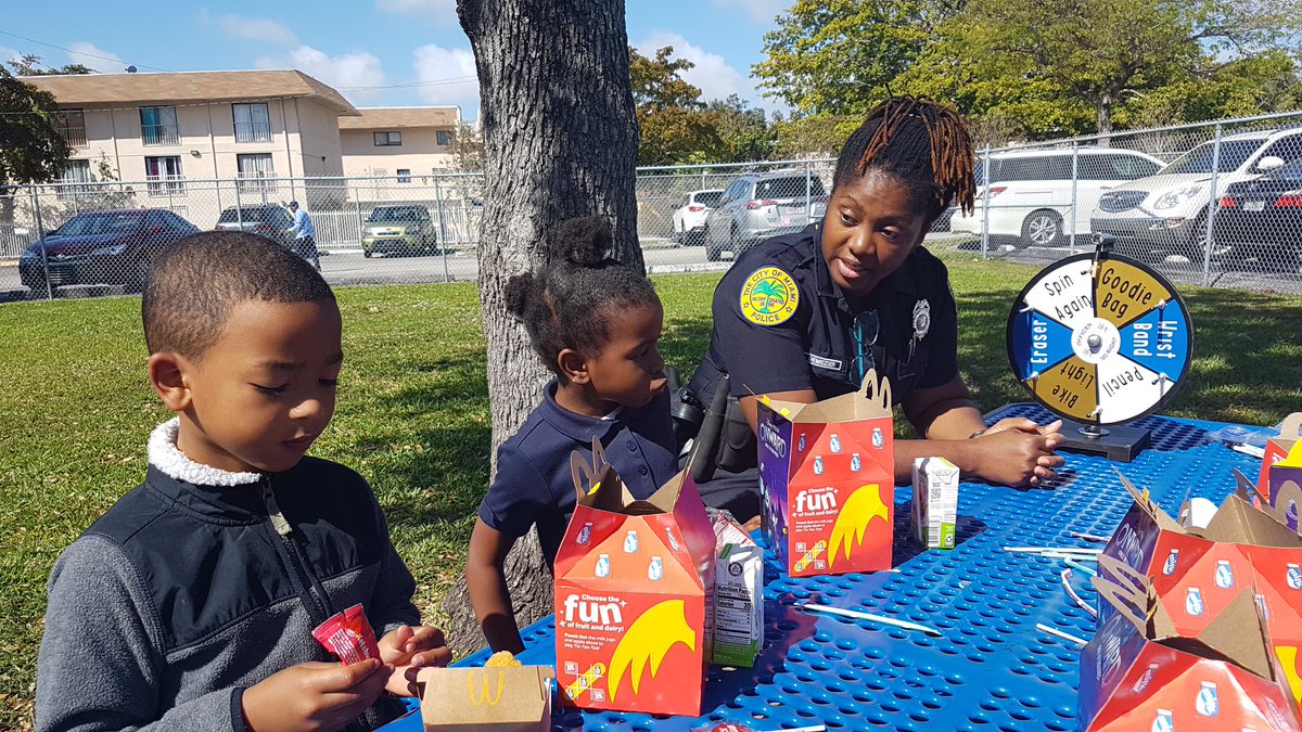 MiamiPD's tweet photo. Congratulations to the students who did the right thing at @ComstockSchool. On behalf of @DTRTMiami they received Happy Meals and cool prizes. Keep up the great work.๐ https://t.co/TplLlovBxe