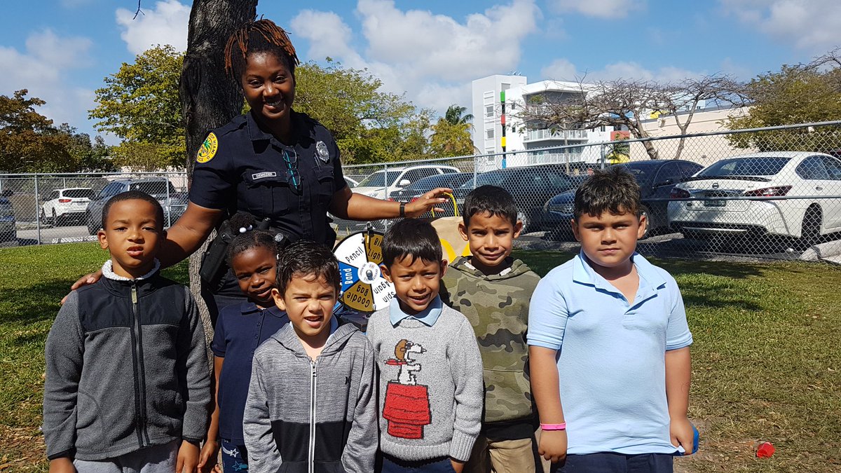 MiamiPD's tweet photo. Congratulations to the students who did the right thing at @ComstockSchool. On behalf of @DTRTMiami they received Happy Meals and cool prizes. Keep up the great work.๐ https://t.co/TplLlovBxe