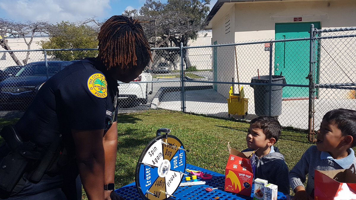 MiamiPD's tweet photo. Congratulations to the students who did the right thing at @ComstockSchool. On behalf of @DTRTMiami they received Happy Meals and cool prizes. Keep up the great work.๐ https://t.co/TplLlovBxe