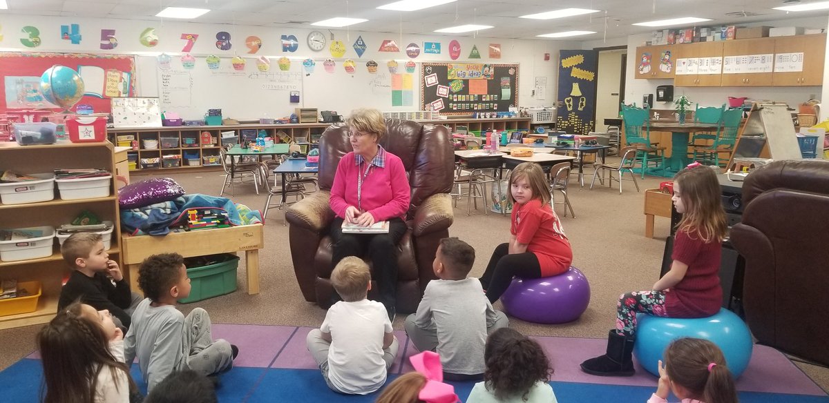 CarrieWeaver80's tweet photo. Our special guest reader today, Mrs. B, came and read 2 wonderful and funny books to us today! Such a special treat! #bctigers https://t.co/Fyw422wVON