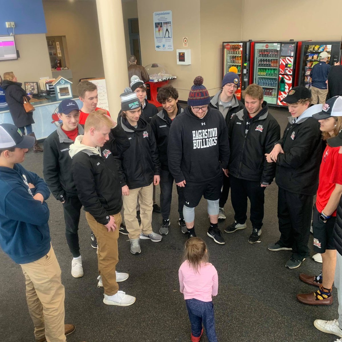 big_dawgs_alum's tweet photo. Ok hockey fam, we need your prayers &amp; good vibes. Our #1 fan is in surgery right now receiving a new kidney. And her donor is one of our #BigDawg Hockey Moms. Doesn’t get more #HockeyFamily than that! please think of them &amp; the Drs as they finish surgery &amp; head to recovery #Dilly https://t.co/lvpXkoEVBd