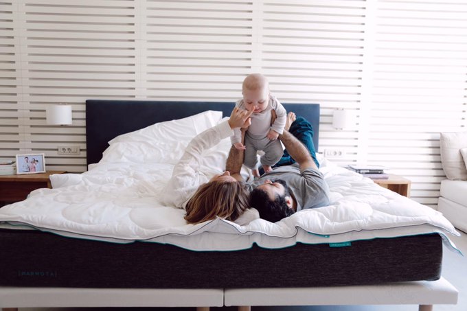 Ser padres es todo un desafío, ¡que no te entre el pánico!👨‍👩‍👦El sueño en los bebés es muy importante, ¿sabéis que tienen mayores posibilidades de comenzar a hablar y caminar antes si su hora de acostarse es ininterrumpida? 
#marmoteando