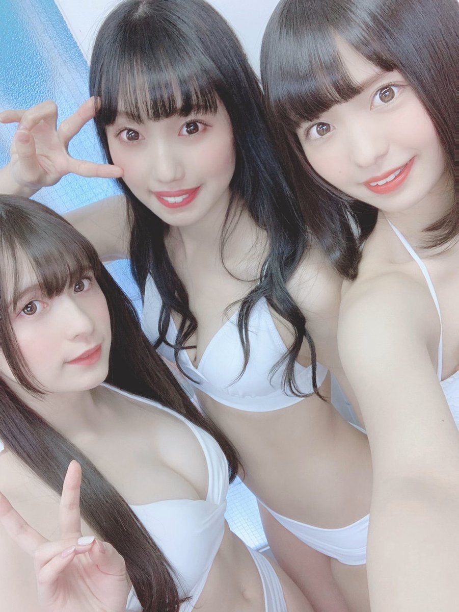 askryrnk's tweet photo. ただいま絶賛発売中の雑誌
「GIRLS-PEDIA 2020 WINTER」さんにて、初めて下乳の見える水着👙を着ました！！！🙈🙊🙈🙊
ぜひ、ゲットしてください❤️📚
#エラバレシ #ちょうどEカップ #グラドル自撮り部 https://t.co/cEqw27UZS9