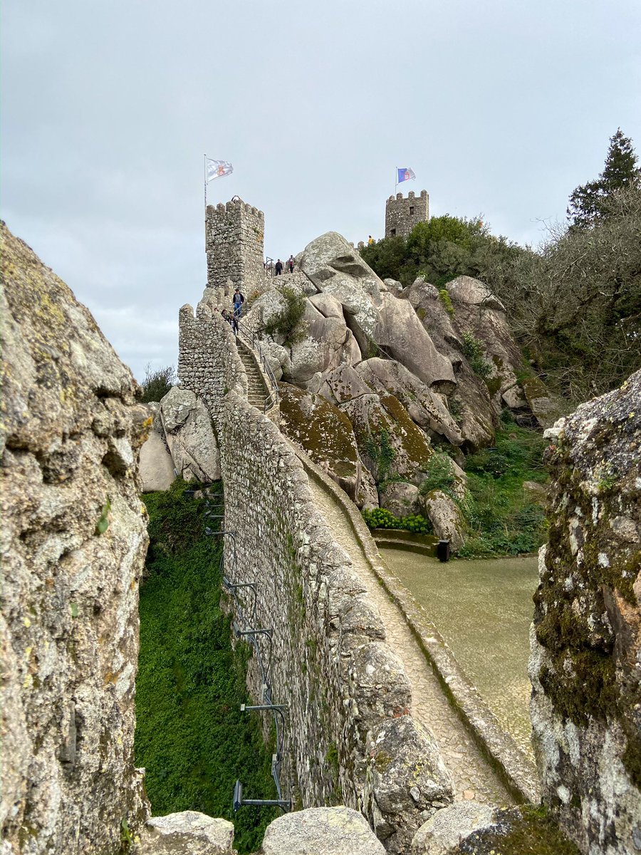 tomgrosset's tweet photo. Exploring Sintra. https://t.co/VHTitYG9FR