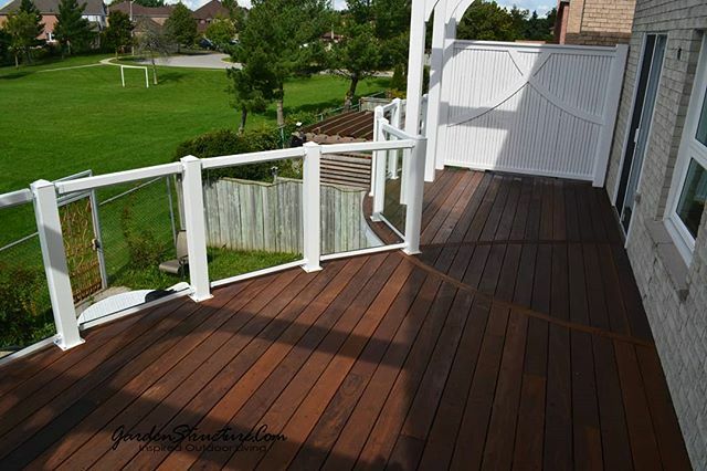 DecksPergolasCo's tweet photo. #hardwood_decks are a warm classic look. Paired with #white #vertical elements offers a stunning #contrast .

Yes-- #Curves are possible for #hardwood #decks ! https://t.co/bbXiD55OjG https://t.co/M7GgwkhV22