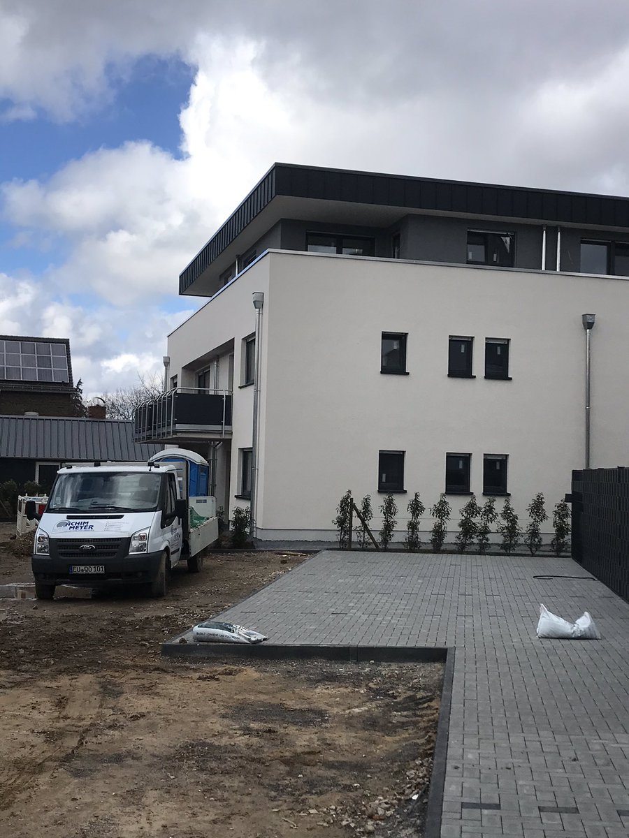 Erste eigene Wohnung 😅 
Ab 01.05. können wir endlich einziehen 😍 
Dort ziehen ebenfalls unsere beste Freunde ein, besser geht’s nicht 😅🎉