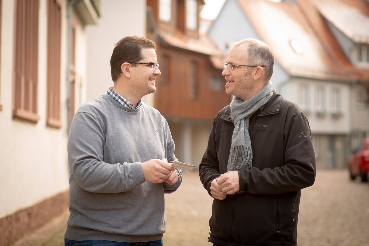 garantiertmobil's tweet photo. #Mobilitätsberater der @OREG_Tweets geben Hilfestellung bei der Registrierung zu @garantiertmobil und über die Verbindungsauskunft auf https://t.co/nPnf0Jhrh9 kann Bernhard Bergmann seine Fahrt von #Reichelsheim nach #Michelstadt heraussuchen. #UmsteigerTicket #Autofasten https://t.co/HZpkQRO5cn