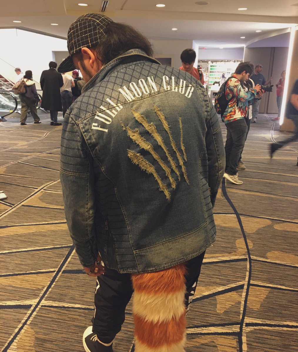Exalted_Morse's tweet photo. Free jacket giveaway! 

All RTs before the full moon (Mar 9 1047AM PST) will be entered for a chance to win your own Full Moon Club jacket.

Double entries for RTs before the funding deadline 1043AM PST today!

Keep it funded! I want one so I got two.
https://t.co/HOsBkg6SrM https://t.co/OzX6TYwgxc