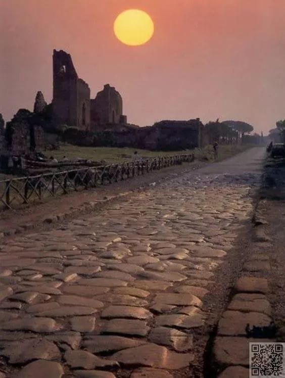 romanhistory1's tweet photo. The Appian Road was one of the largest routes of the Roman Empire https://t.co/jeWF6ZW8Az