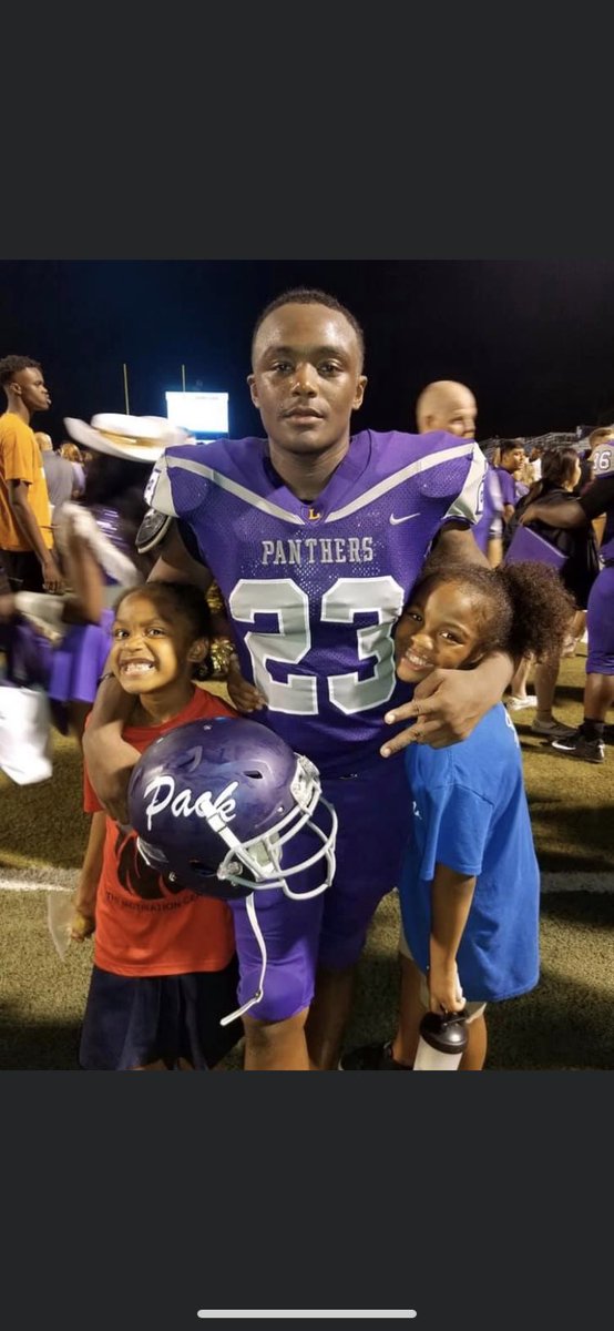 TreShawn_16's tweet photo. i love you lii bro , you got little sisters just like i got a little sister that won’t ever see you again behind some street shit, 😢 but imma make sure i do the absolute best to make sure the twins straight cause that all you ever wanted!! #LongLiveSimba 🕊💙 we love you 5E💔🙏🏾 https://t.co/gPIjd4fA6S