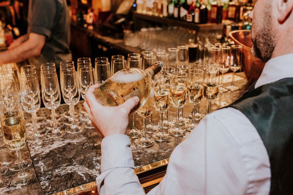 aDynamiteEvent's tweet photo. Never an empty glass 🥂
#eventprofs #champagne https://t.co/2KnmiFMply