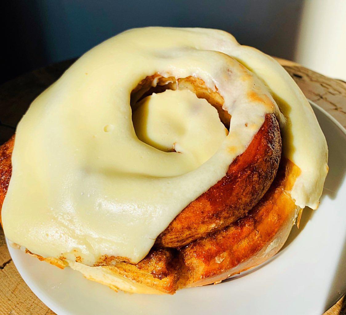 EVERYBODY GET YOUR ROLL ON! 🎶
Omg this is a GOOOOD Cinnamon Roll from @lincolnshaberdashery ! But here’s the kicker... it's ONLY offered on the WEEKENDS but if you can get your hands on one you are in for a TREAT!… instagram.com/p/B9UVd8Lpeuv/…