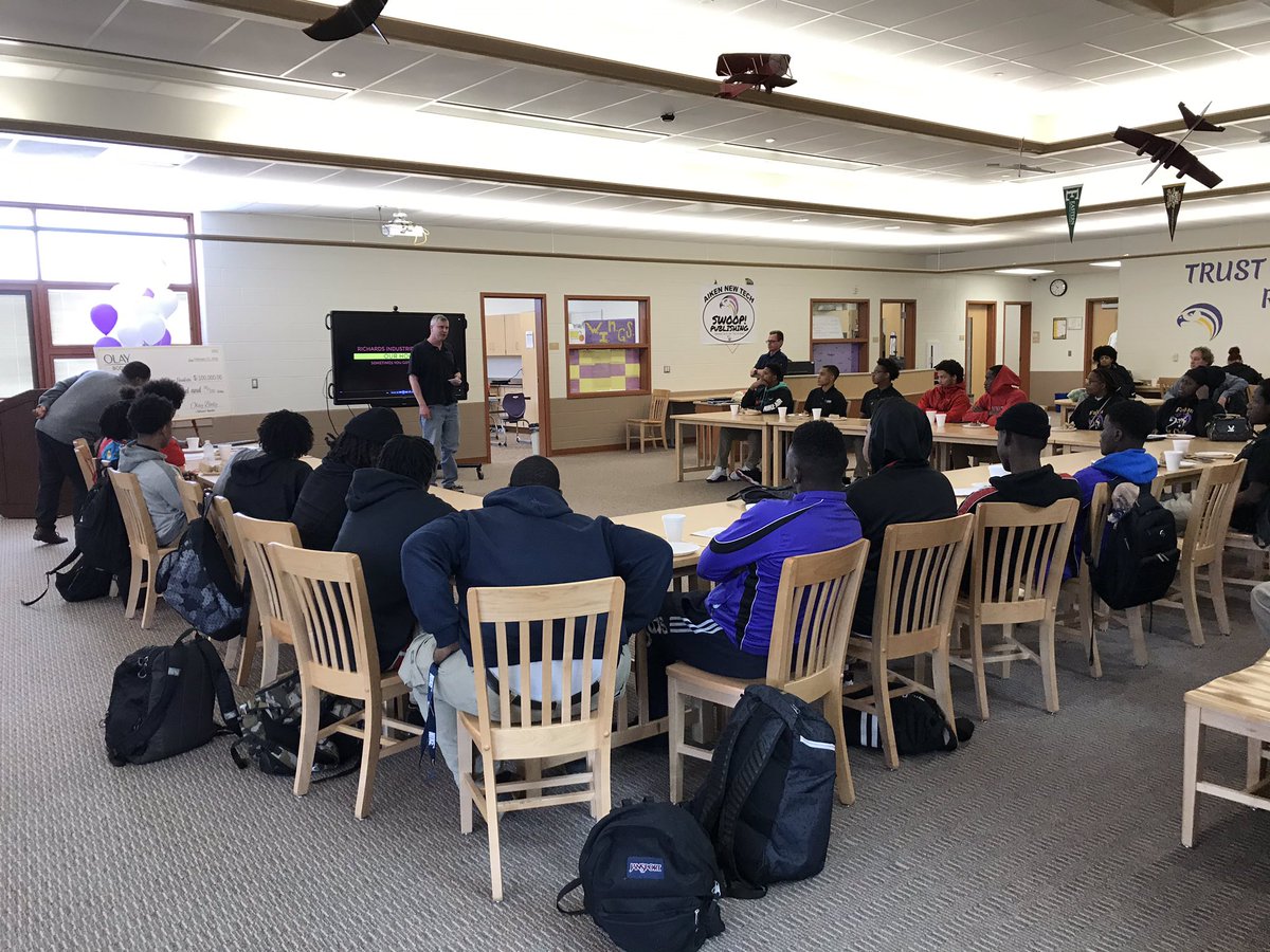 CareerCPS's tweet photo. Employed. Manufacturing recruitment is happening now! Thanks to our partners Gold Medal, Richards Industries, and Anchor Fluid Power. #CPSCareerBasedLearning #iamcps https://t.co/YdBZw52ZlW