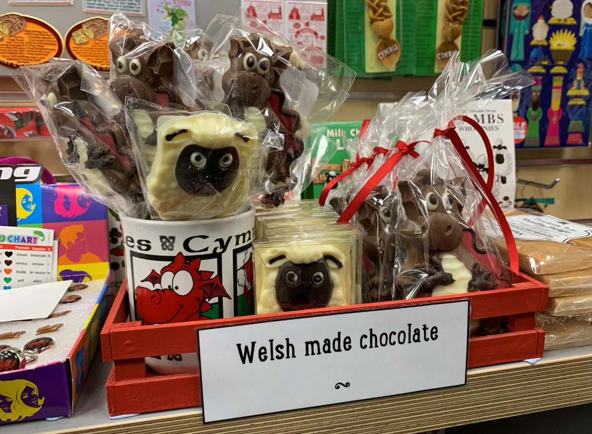 ShopWales2's tweet photo. It’s hard to go wrong with #chocolate, especially when it’s dragon/sheep shaped and made in #Wales. 🍫 🏴󠁧󠁢󠁷󠁬󠁳󠁿

#Shop #Cardiff #welsh #Cymru #shopping #online #gift #present https://t.co/G1E5yA3Rgi