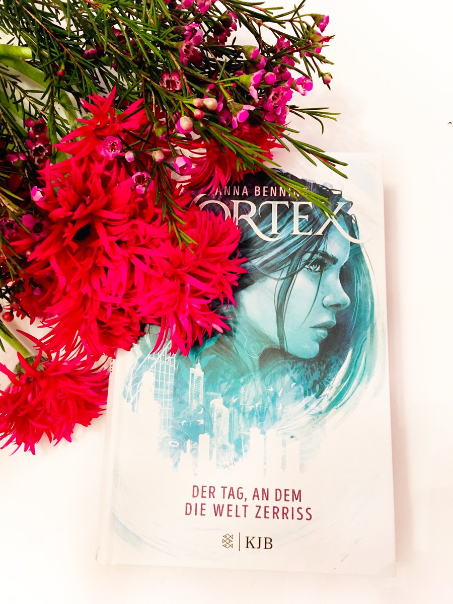 DuftvonBuechern's tweet photo. #AnnaBenning hat mit #Vortex einen vielversprechenden Reihenauftakt geschrieben. Ab heute findet ihr auf meinem #blog eine #Rezension  zum Buch.
https://t.co/BxBfz5FElF
@FISCHER_FJB @Tagesfang @_s_fischer https://t.co/C1OabAKbde