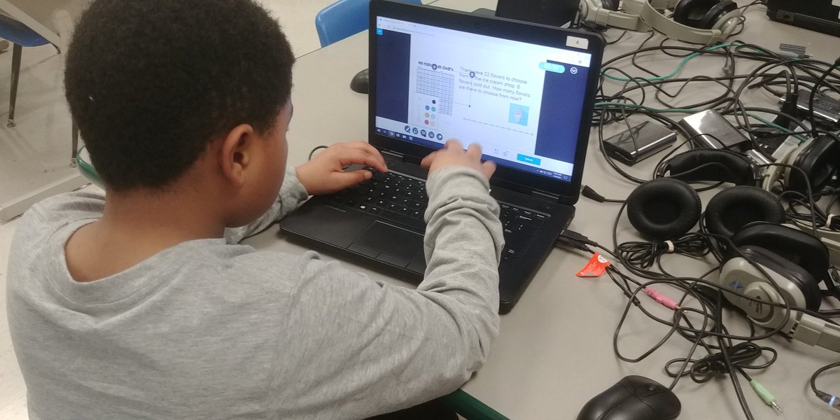 aashley's tweet photo. @ErinFroehlich3 math class doing an awesome job with @jofreder at @CMBpirates ! #fcps1innovates # fcps1kidsdeserveit @Fcps1MathTeam  We 💙 Nearpod! https://t.co/zDn8ufUd1W
