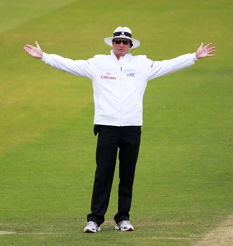 UKCCricketClub's tweet image. Men’s 1s will be delayed as Christchurch girls can’t bowl straight and decided they wanted to re-bowl extras