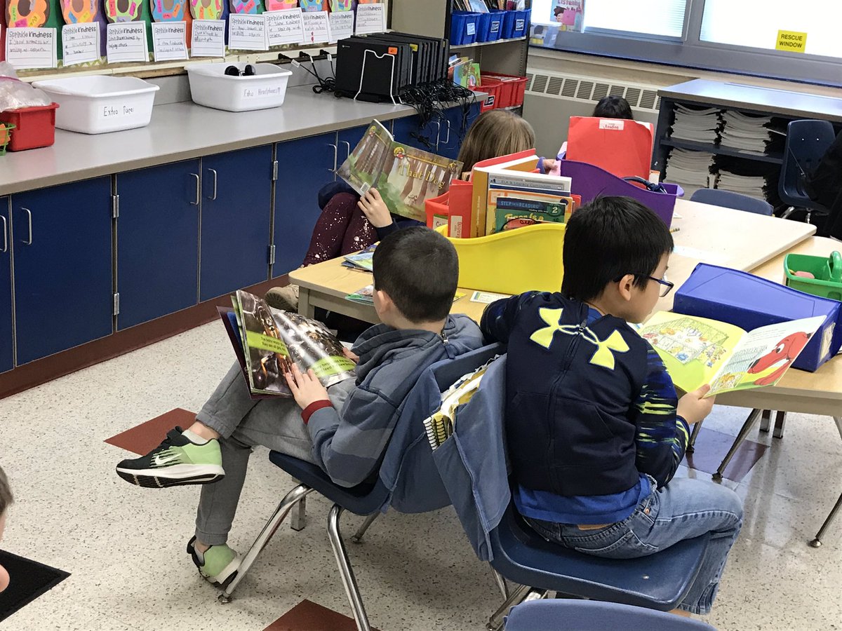 CynthiaSchwind's tweet image. First grade teachers, reading specialist, principal &amp;amp; District Trainer observing &amp;amp; learning! @AmericanReading @foxpine66 @PaddyHillTweet @GreeceCentral @PettiferSuz