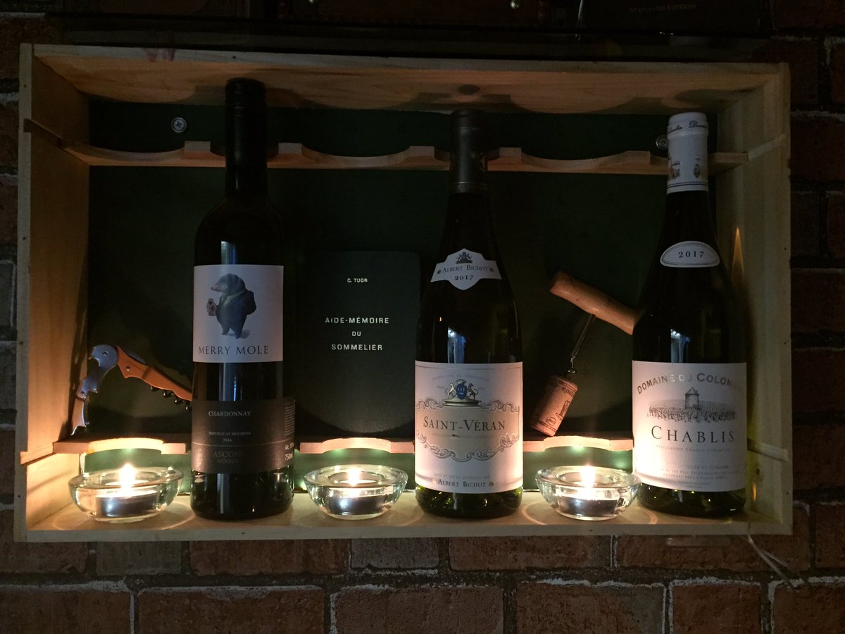 Wine Club this evening for the business team <a href="/traffordaspire/">Aspire Restaurant</a> @TraffordCollege everything Chardonnay! Thanks @COWines