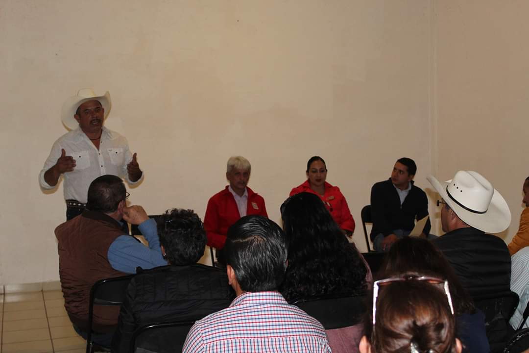 Pri_Jilotepec's tweet photo. #VamosConTodo!!! 

En una productiva reunión en el Comité Municipal del PRI de Jilotepec, la Dirigencia Municipal y los responsables de las diferentes Secretarías del Comité, nos reunimos con el Lic. Andri Correa Rod Delegado Municipal del CDE, para establecer... (1) https://t.co/nNsSf217ZK