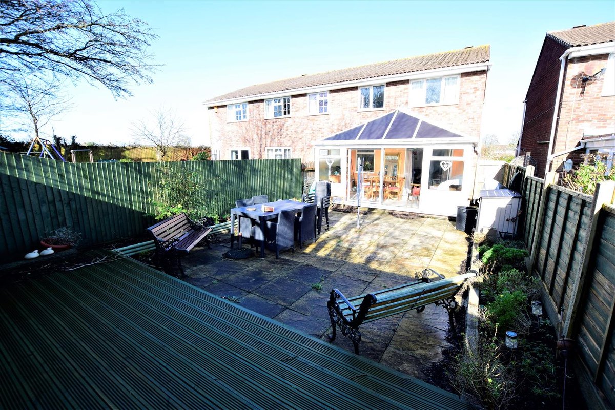 *** MODERN SEMI DETACHED  ***

A well presented property ideally positioned in the popular ‘Pastures’ development off Whitewell Road/Colcot Road. Shops, schools, Barry Hospital and bus links are in walking distance plus easy road links to Cardiff/M4. 

ninaestateagents.co.uk/property/the-p…