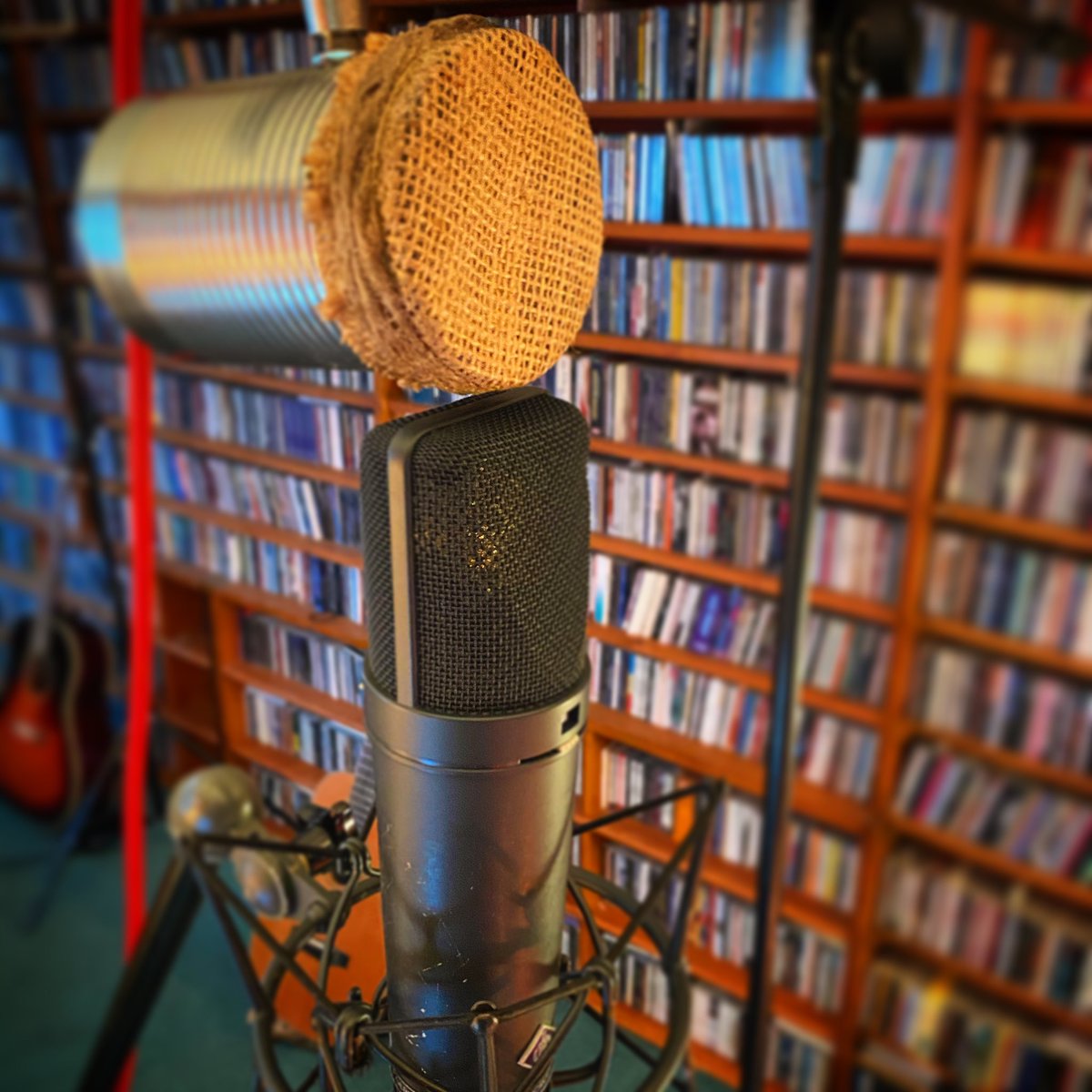 WholeHog Media (@wholehog_media) on Twitter photo £2000 @NeumannBerlin U87 + £10 <a href="/soupcanmic/">Soup Can Mic</a> for vocals with <a href="/SimonJamesBand/">Simon James</a>. The perfect pristine pop/gritty roots combo 😂 £2000 @NeumannBerlin U87 + £10 <a href="/soupcanmic/">Soup Can Mic</a> for vocals with <a href="/SimonJamesBand/">Simon James</a>. The perfect pristine pop/gritty roots combo 😂