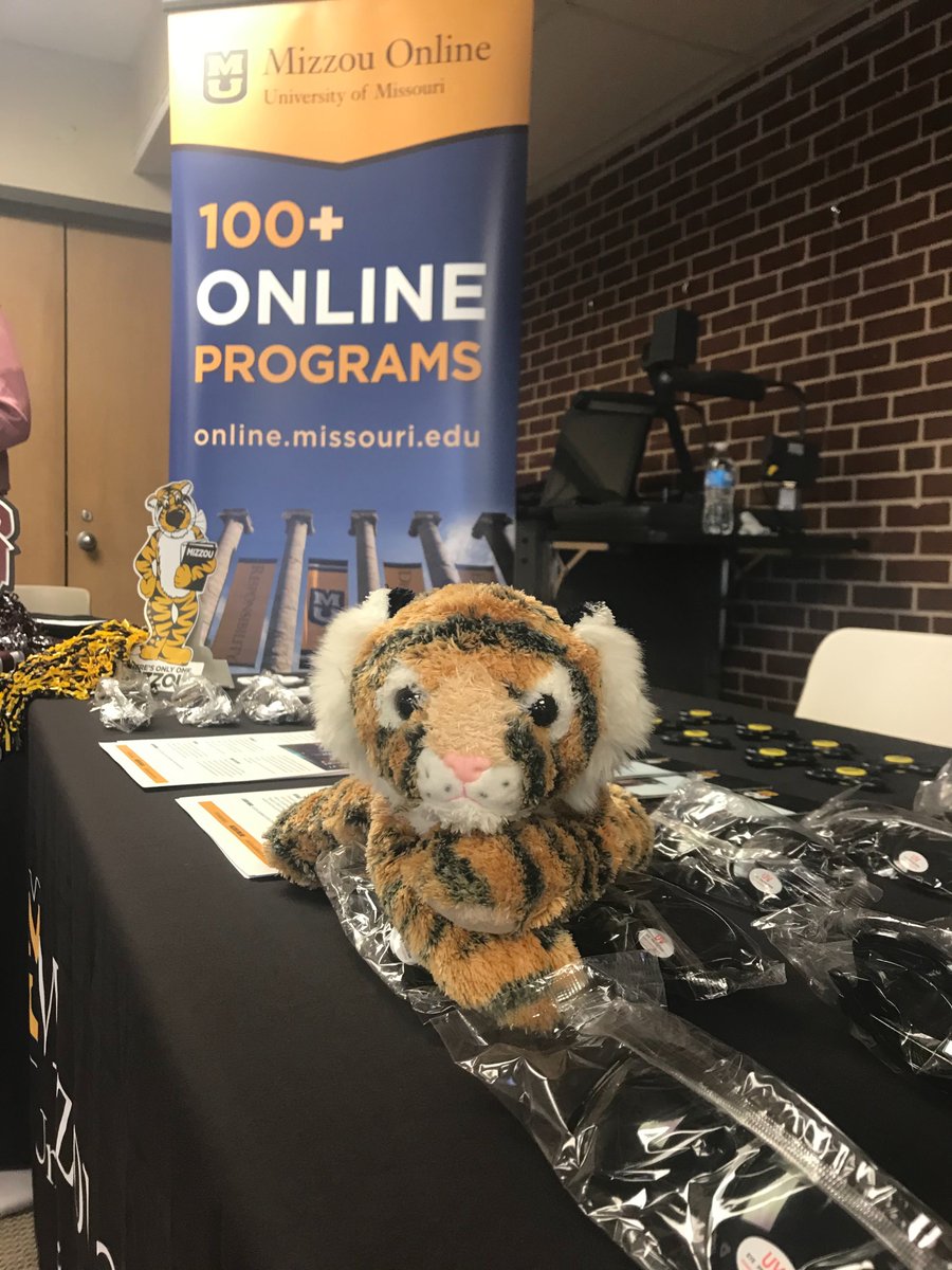 Missouri_Online's tweet photo. Hello @GoJeffco students! Meet Moisés today at the Transfer College Fair to learn how you can #TransferToMizzou.
📍Student Center Viking Room
⌚10 a.m. – 12:30 p.m.
🐯 Learn more at https://t.co/EzMLduVrCh https://t.co/xu5Z3PuZiI